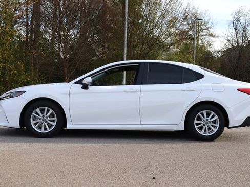 Used 2025 Toyota Camry LE image 4