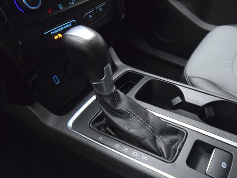 Used 2018 Ford Escape SE w/ SE Sport Appearance Package FWD image 19