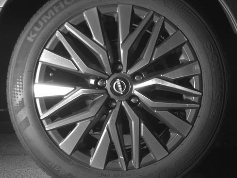 Used 2025 Nissan Altima 2.5 SV FWD image 15