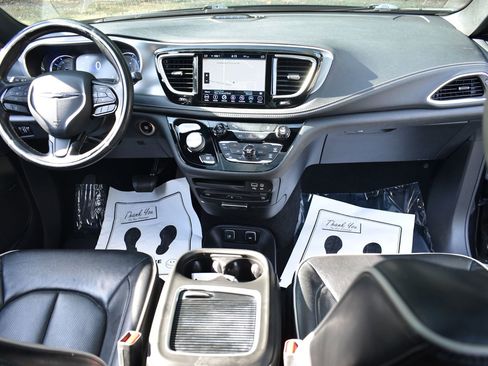 Used 2019 Chrysler Pacifica Limited w/ S Appearance Package image 26