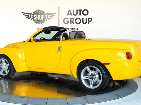 Used 2006 Chevrolet SSR w/ Preferred Equipment Group image 1