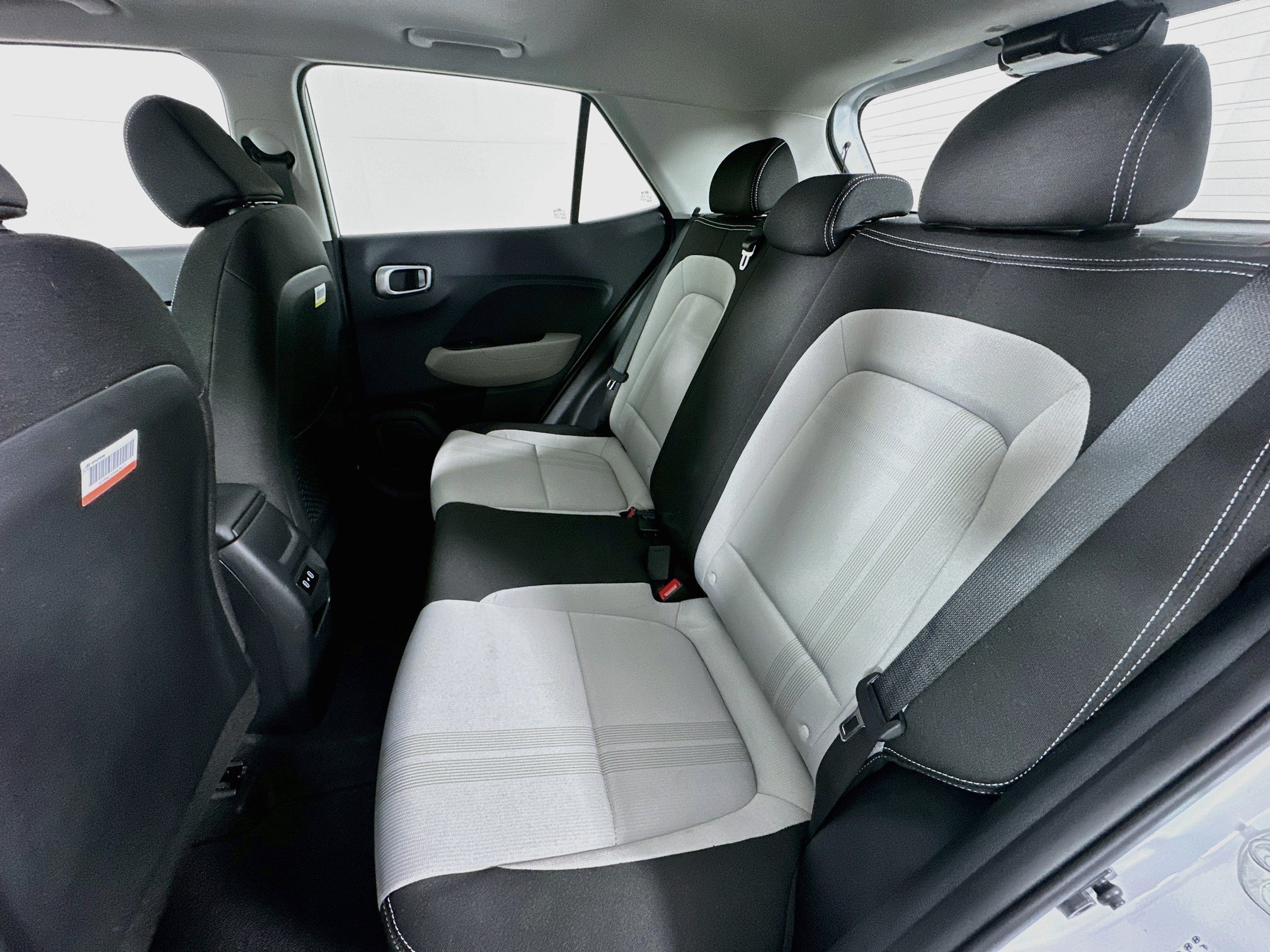 Used 2024 Hyundai Venue SEL FWD image 23