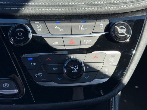 New 2026 Chrysler Pacifica Limited image 21