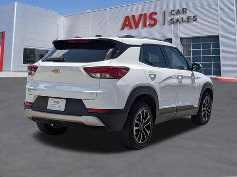 Used 2025 Chevrolet TrailBlazer LT AWD/4WD image 6