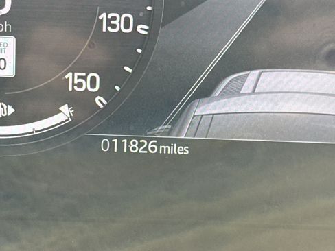 Used 2025 Land Rover Defender 110 X-Dynamic SE AWD/4WD image 18