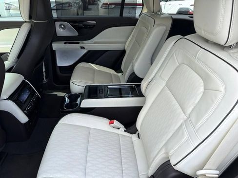 Used 2023 Lincoln Aviator Black Label AWD/4WD image 9