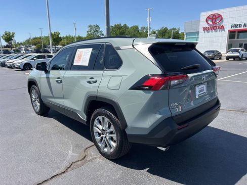 Used 2023 Toyota RAV4 XLE Premium image 18