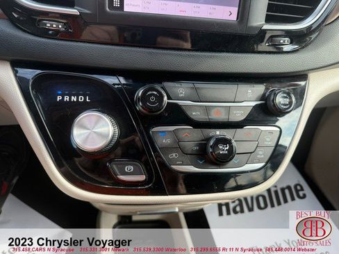 Used 2023 Chrysler Voyager LX FWD image 15