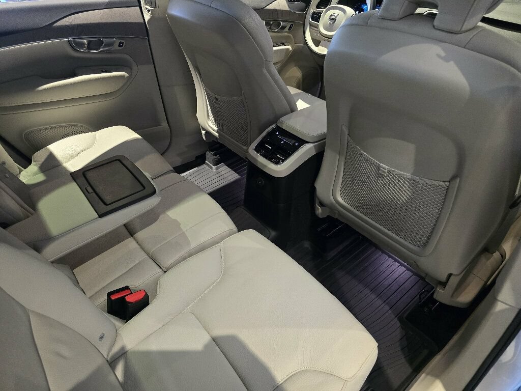 Used 2024 Volvo XC90 T8 Plus w/ Protection Package Premier AWD/4WD image 28
