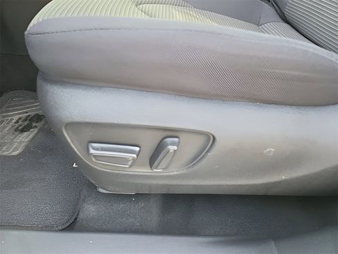 Used 2022 Toyota Highlander LE image 18