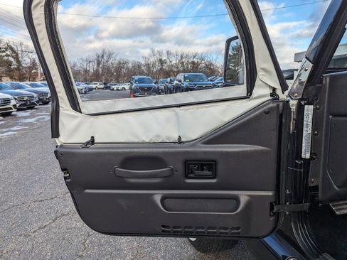 Used 2002 Jeep Wrangler Sahara image 14