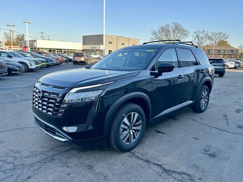 New 2026 Nissan Pathfinder SL image 9