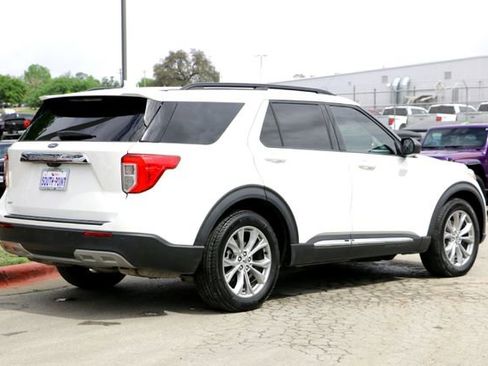 Used 2024 Ford Explorer XLT w/ Equipment Group 202A image 5