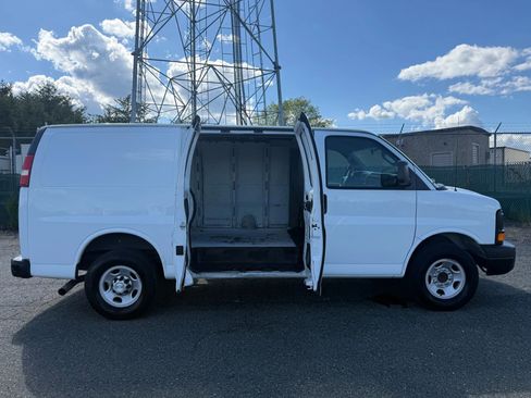 Used 2016 Chevrolet Express 2500 image 56