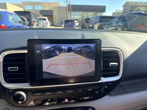 Used 2024 Hyundai Venue SEL image 23