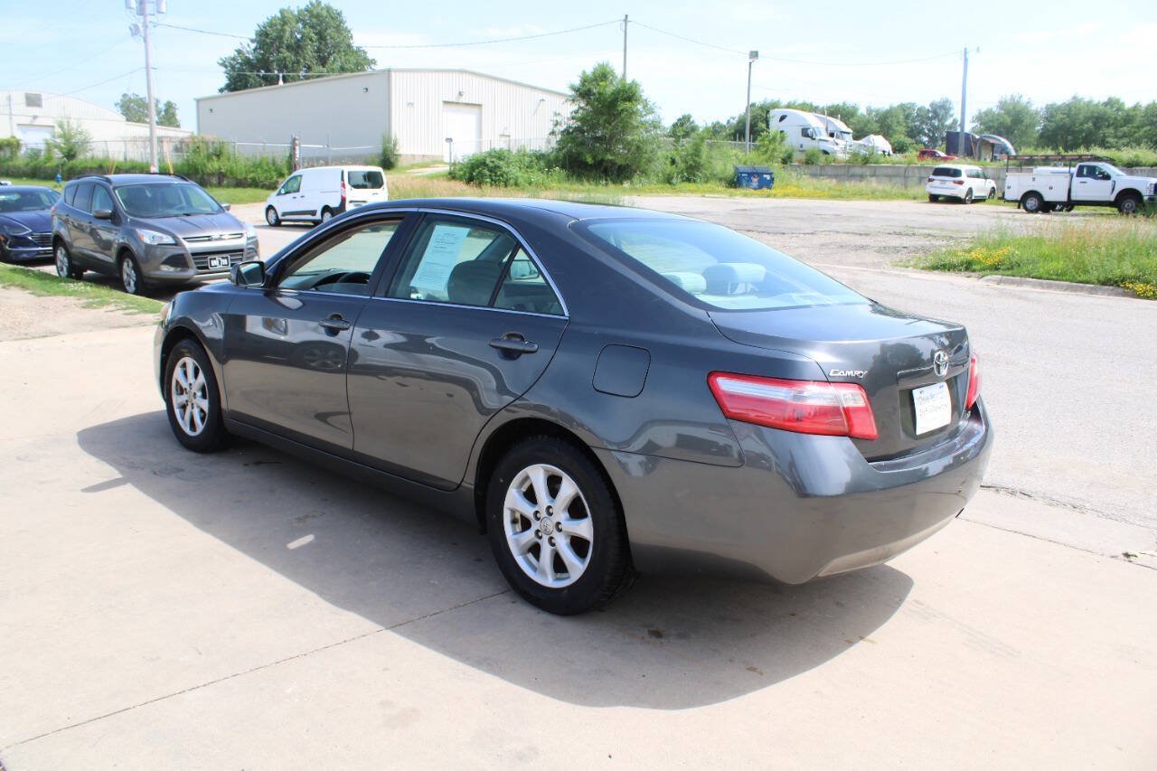 Used 2009 Toyota Camry LE FWD image 6
