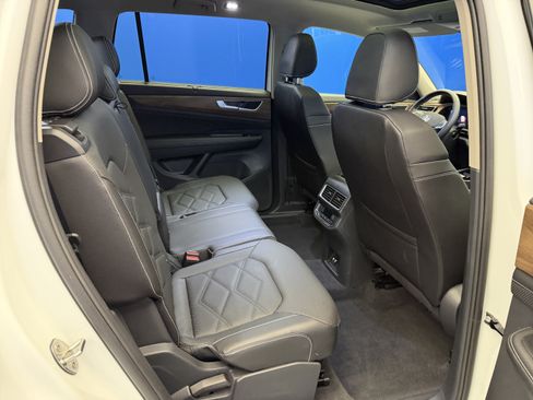 Certified 2025 Volkswagen Atlas SE w/ Panoramic Sunroof Package AWD/4WD image 26