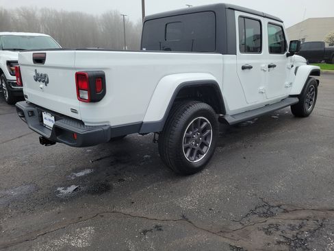 Used 2022 Jeep Gladiator Overland w/ Cold Weather Group image 4