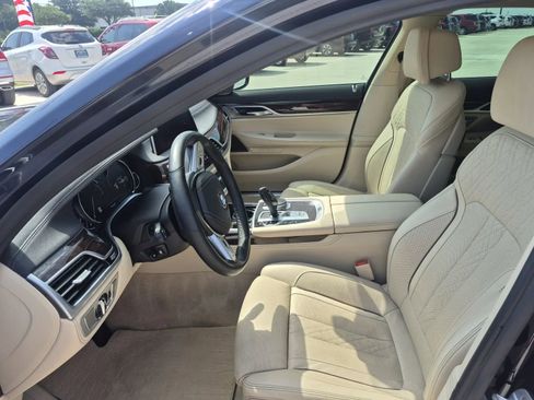 Used 2019 BMW 750i xDrive AWD/4WD image 16