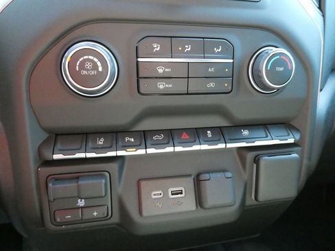 Used 2025 Chevrolet Silverado 2500 Custom w/ Custom Value Package image 28