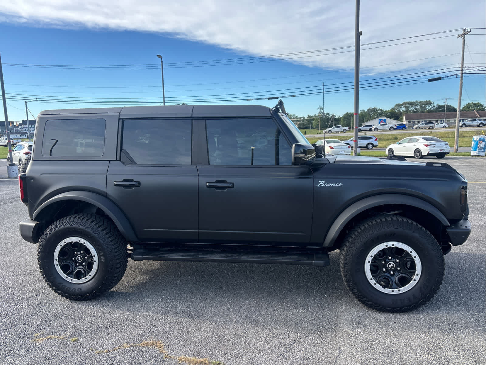 Used 2022 Ford Bronco Outer Banks w/ Sasquatch Package AWD/4WD image 3