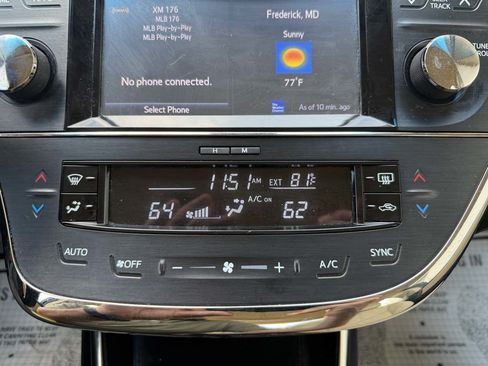 Used 2018 Toyota Avalon XLE w/ All Weather Liner Package FWD image 19