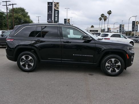 Used 2023 Jeep Grand Cherokee 4WD 4xe image 2
