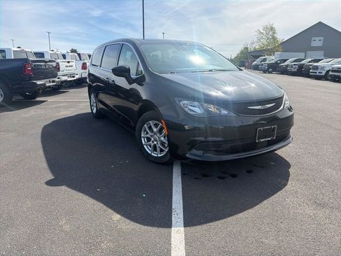 Used 2023 Chrysler Voyager LX FWD image 1