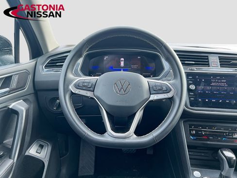 Used 2024 Volkswagen Tiguan SE image 30