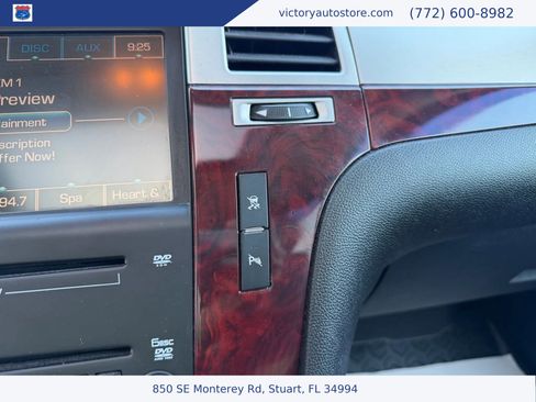 Used 2010 Cadillac Escalade Luxury image 25