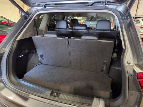 Used 2024 Volkswagen Tiguan SE FWD image 8