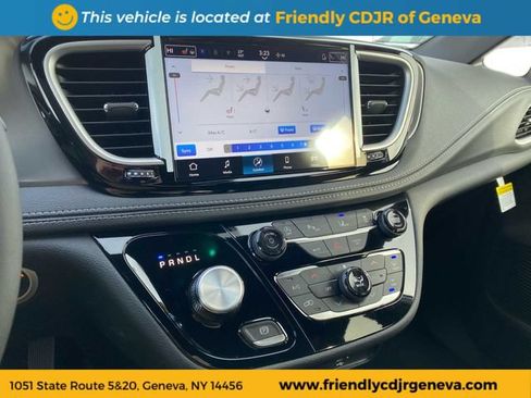 New 2026 Chrysler Pacifica Select AWD/4WD image 17