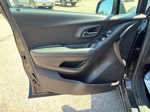 Used 2020 Chevrolet Trax LS AWD/4WD image 14