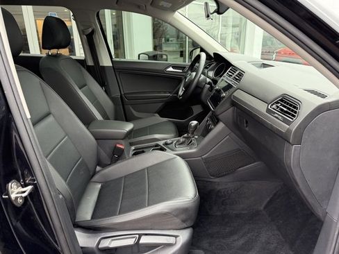 Used 2020 Volkswagen Tiguan SE image 22