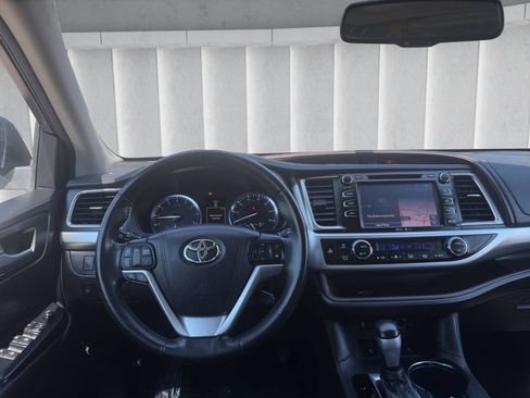 Used 2015 Toyota Highlander XLE AWD/4WD image 11