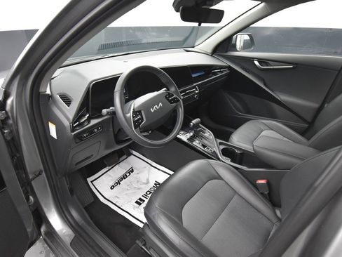 Certified 2023 Kia Niro EX image 9