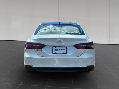 Used 2021 Toyota Camry XLE AWD/4WD image 4