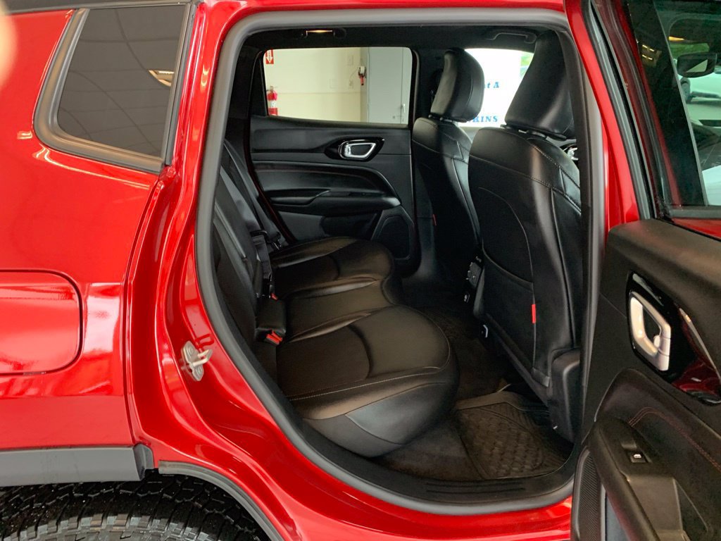 Used 2025 Jeep Compass Trailhawk AWD/4WD image 17
