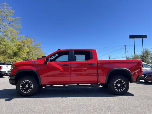Used 2023 Chevrolet Silverado 1500 ZR2 w/ Technology Package image 3