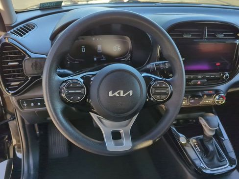 Used 2023 Kia Soul S image 11