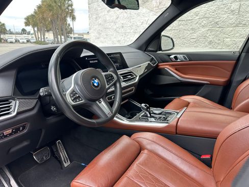 Used 2022 BMW X5 M50i image 2