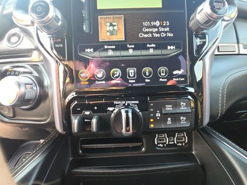 Used 2021 RAM 1500 Limited AWD/4WD image 17