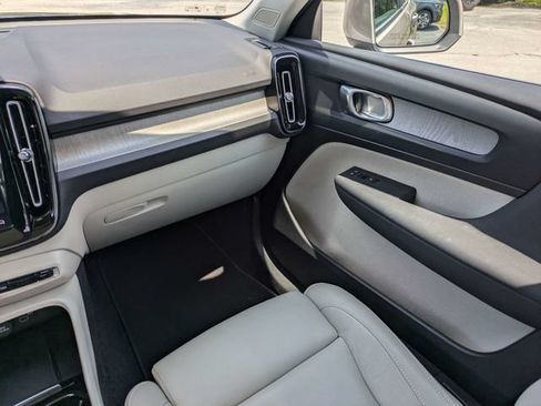 Certified 2024 Volvo XC40 B5 Plus AWD/4WD image 22