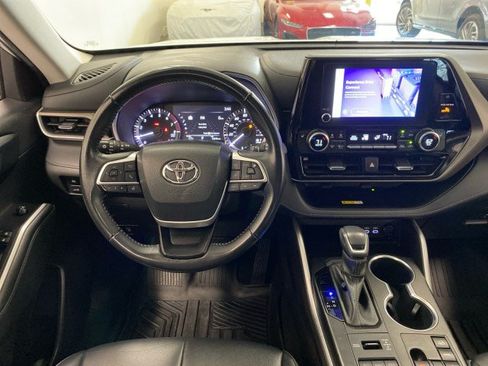 Used 2023 Toyota Highlander XLE AWD/4WD image 13