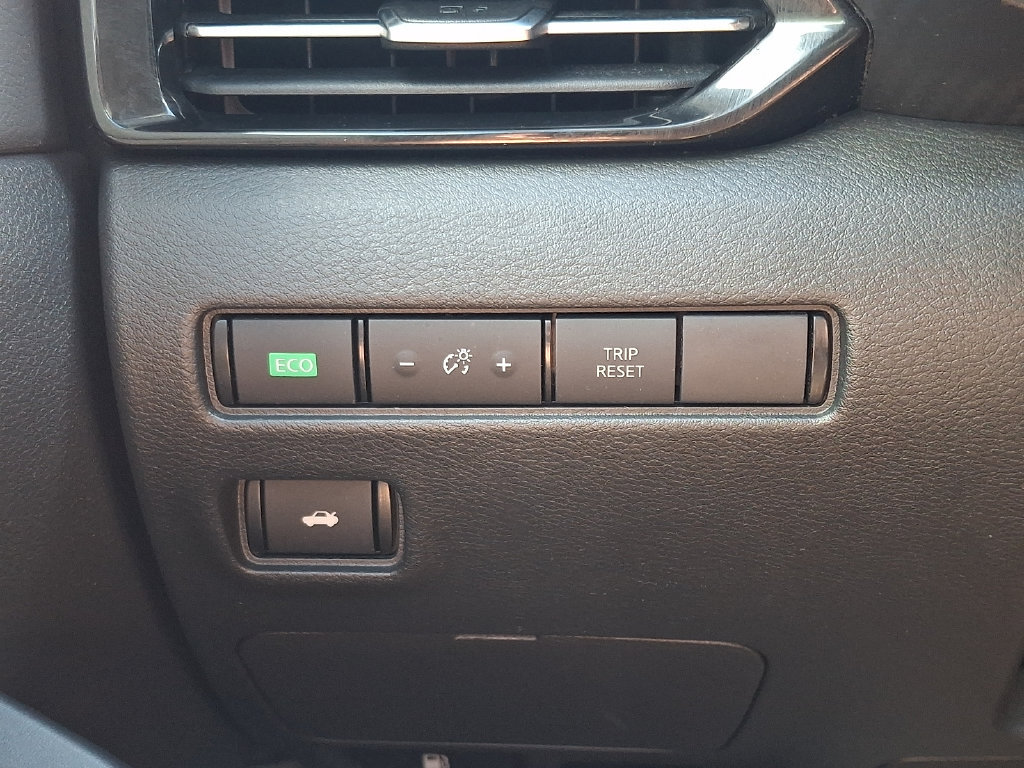 Used 2020 Nissan Sentra SV w/ Trunk Package FWD image 24