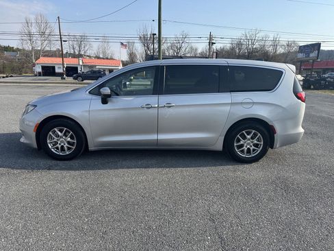 Used 2023 Chrysler Voyager LX FWD image 2