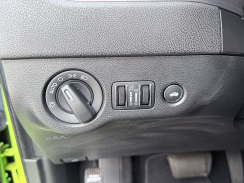 Used 2023 Dodge Charger SXT RWD image 11