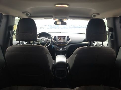 Used 2015 Jeep Cherokee Latitude w/ Cold Weather Group image 10