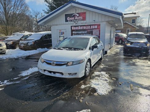 Used 2011 Honda Civic DX-VP image 3