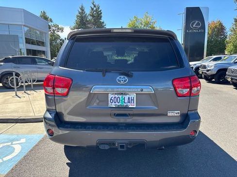 Used 2017 Toyota Sequoia Platinum AWD/4WD image 6